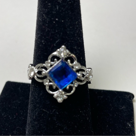 Elegant Silver Tone Scroll and Royal Blue Ring Size 8.5 - Picture 1 of 7